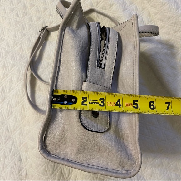 Jessica Simpson Soft Grey Purse with adjustable strap and dividers - Picture 13 of 13